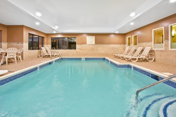 Holiday Inn Express & Suites Bradley Airport by IHG