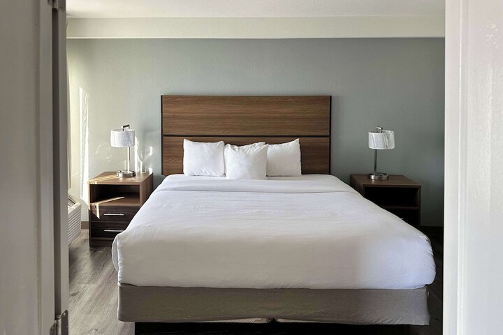 Room 21 of 49
