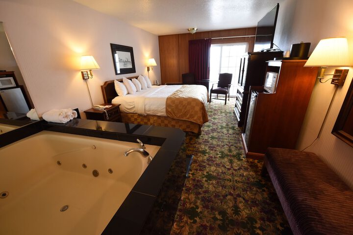 Clarion Hotel Mackinaw City Beachfront