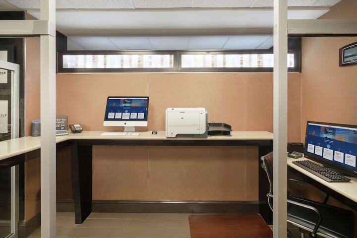Business Center 44 of 45