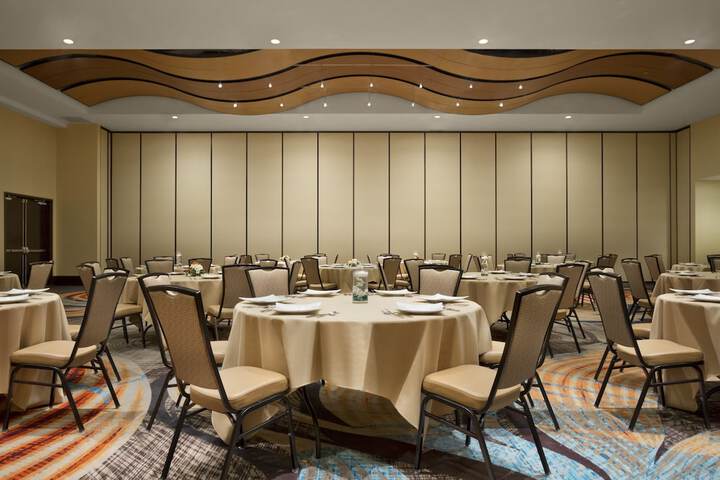 Ballroom/Hall 35 of 39