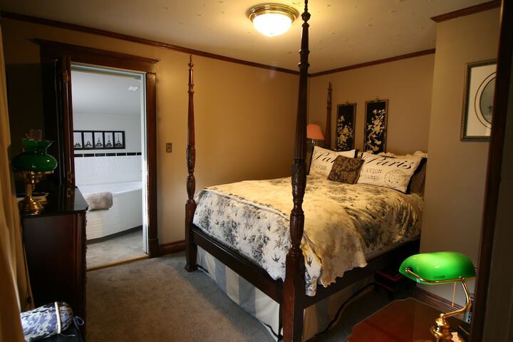 Room 17 of 37