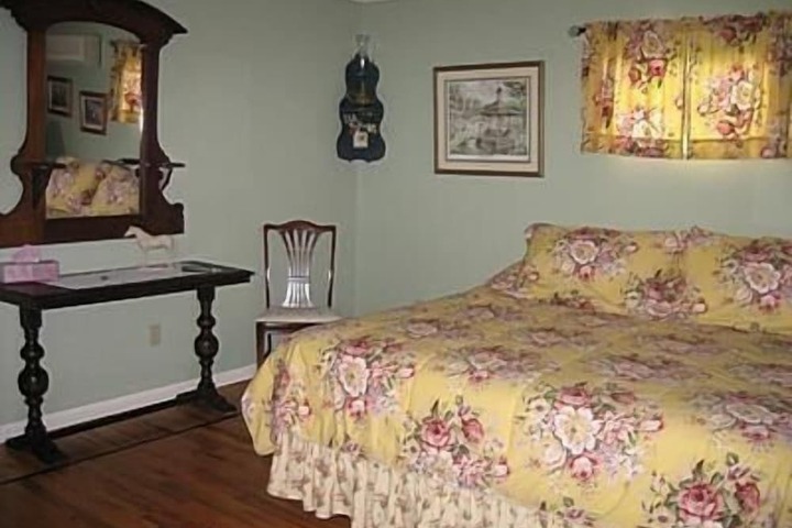 Room 10 of 18