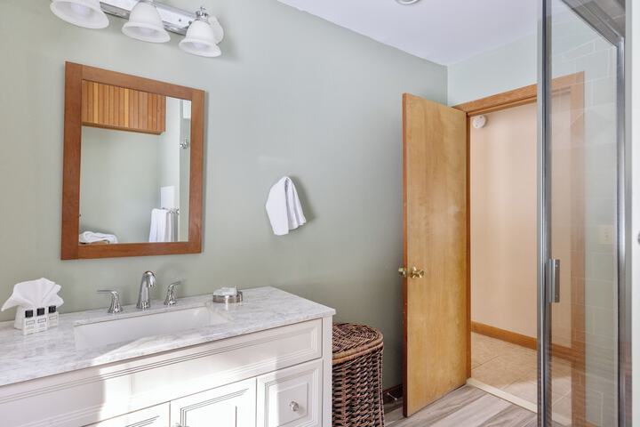 Room 40 of 228