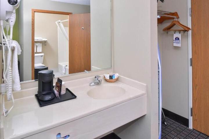 Room 13 of 23