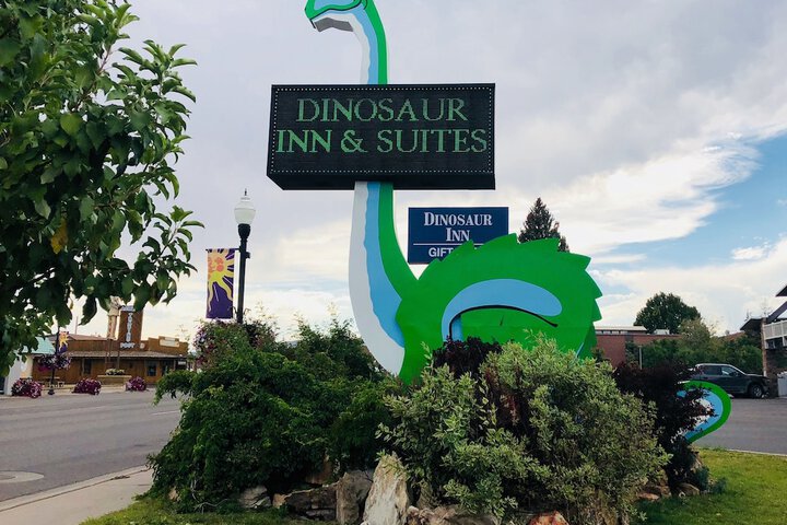 Dinosaur Inn & Suites
