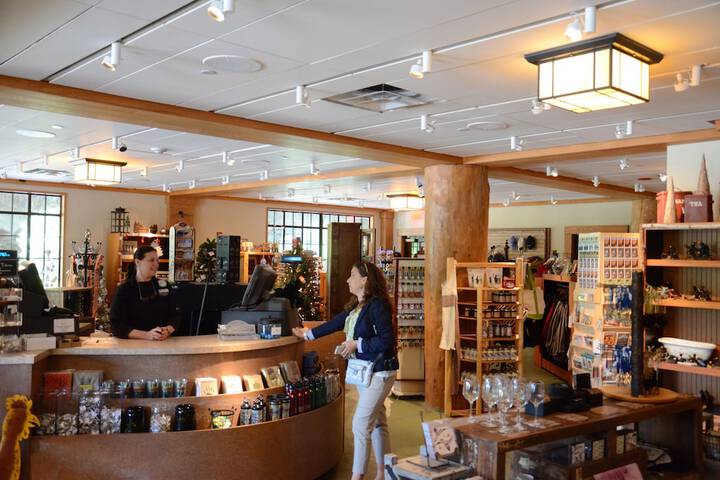 Gift Shop 37 of 43