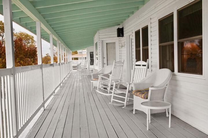 Hotel Exterior 174 of 177