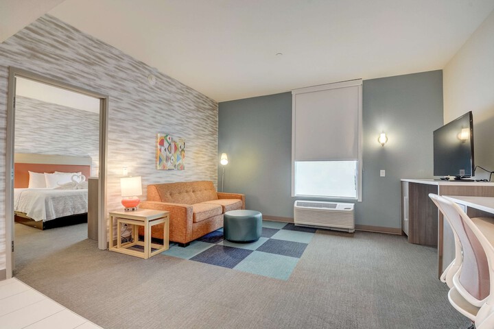 Room 26 of 38