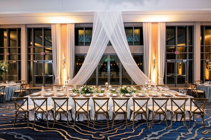 Ballroom/Hall 86 of 118