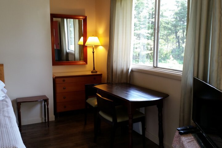 Room 6 of 33