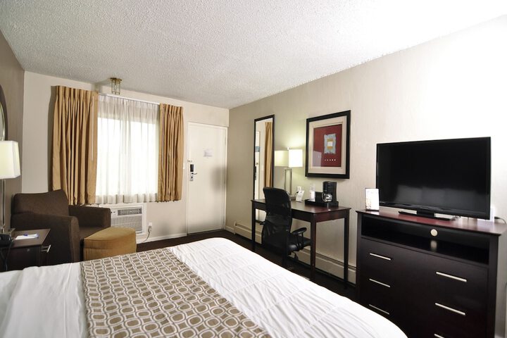 Room 13 of 36