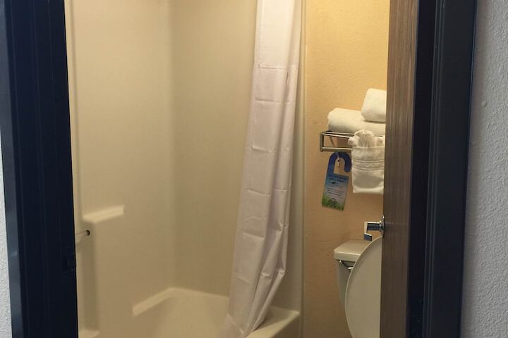 Room 26 of 39