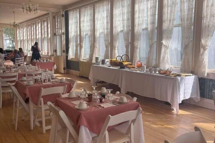 Breakfast/Coffee Service 80 of 95
