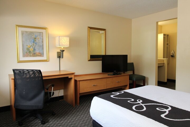 Room 27 of 32