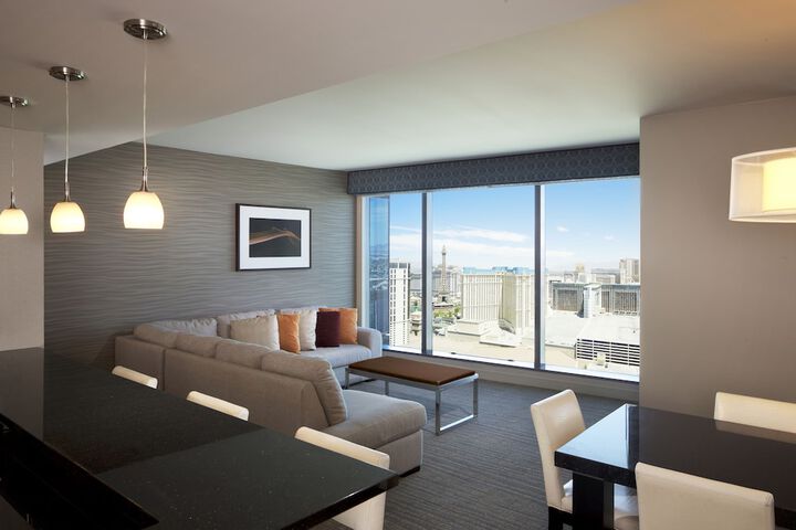 Room 52 of 63