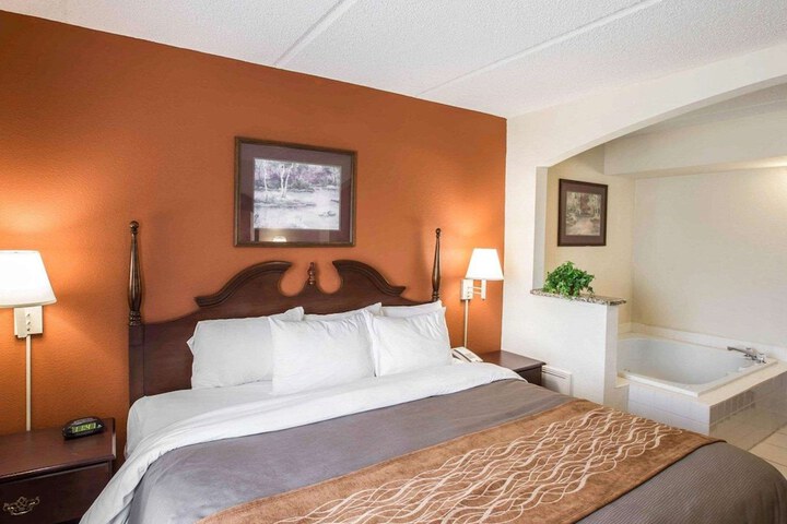 Room 10 of 34