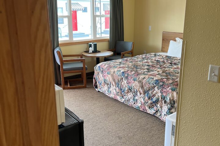 Room 188 of 443