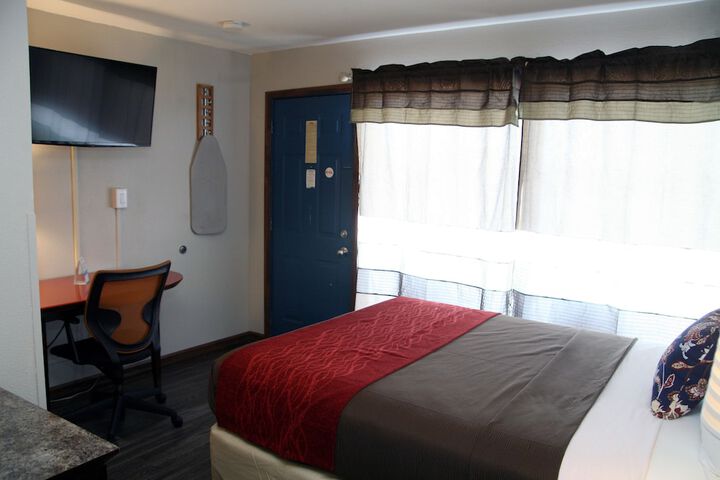 Room 27 of 71