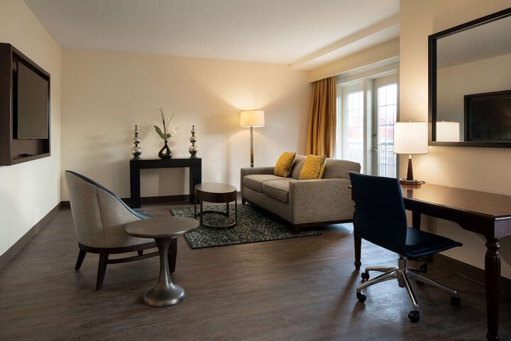 Room 32 of 65