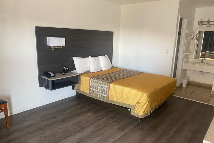 Room 25 of 57