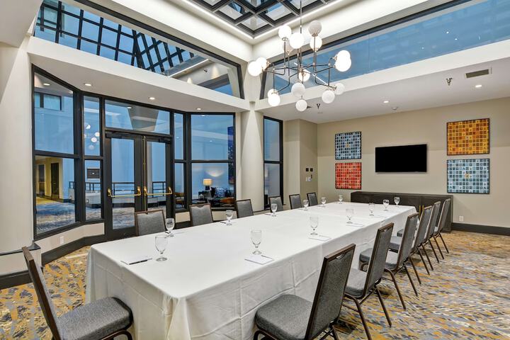 The Cincinnatian Hotel Curio Collection by Hilton