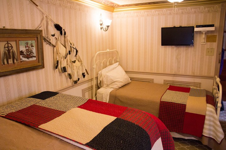 Room 71 of 223