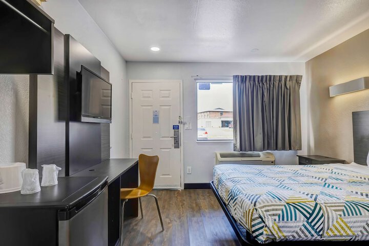 Room 35 of 59