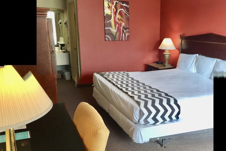 RIVER ROCK INN