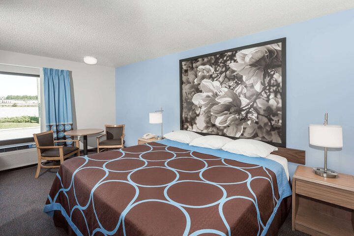 Room 11 of 20