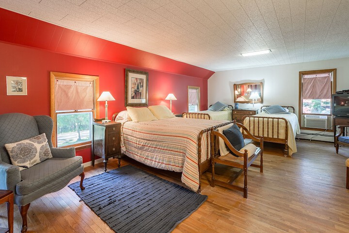 Room 32 of 41