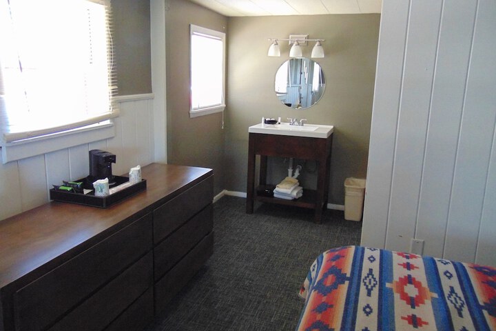 Room 37 of 64