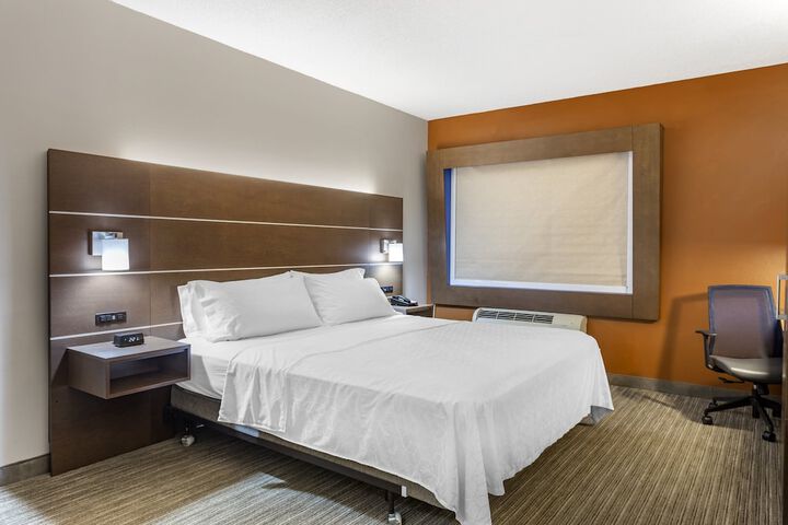 Room 25 of 48