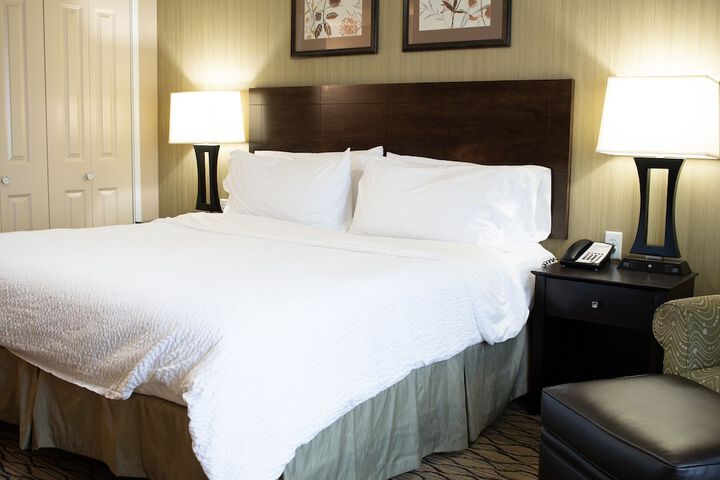 Holiday Inn Express and Suites Williston by IHG