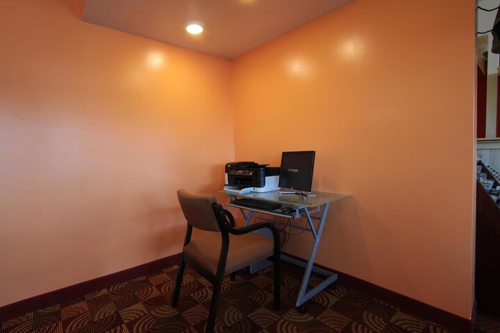 Business Center 28 of 29