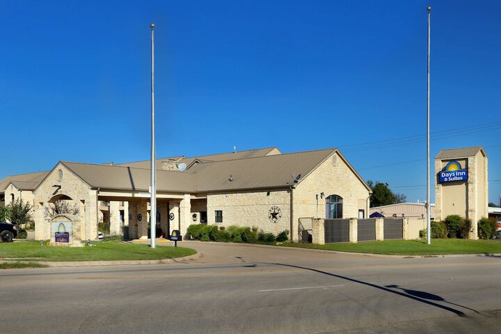 Days Inn & Suites by Wyndham Llano