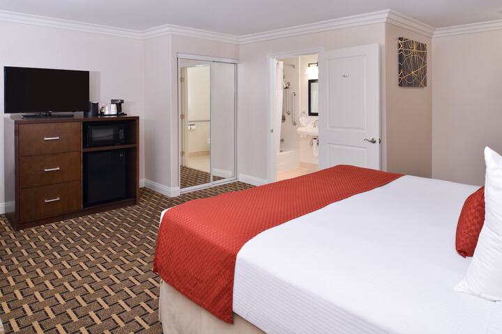 Room 9 of 37