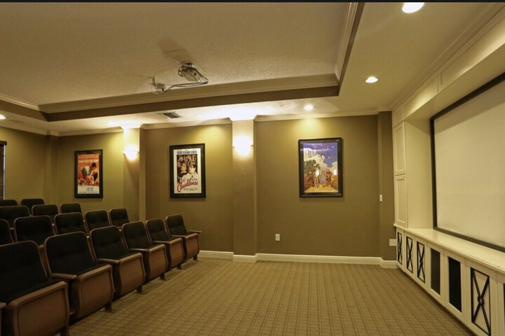 Sawgrass Mall Apartment 2
