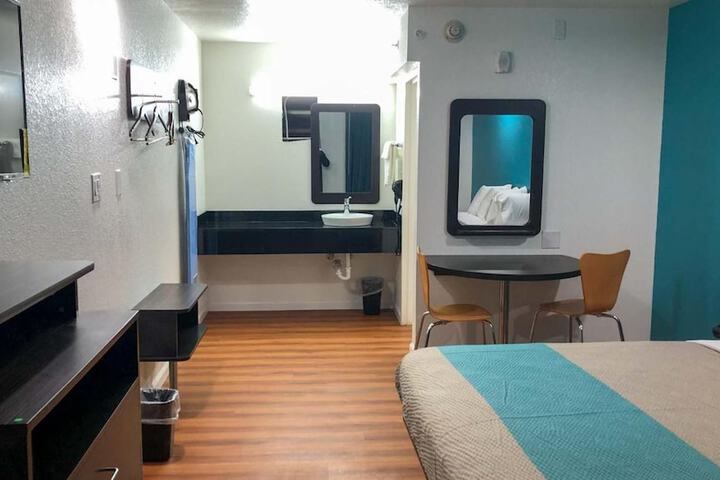 Room 33 of 35