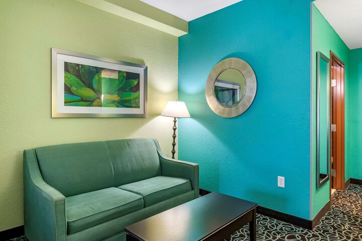 Room 11 of 33