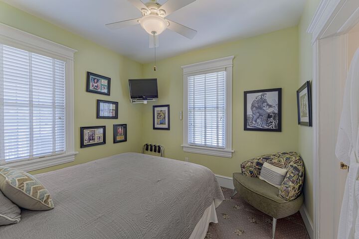 Room 43 of 77