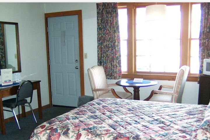 Room 4 of 6