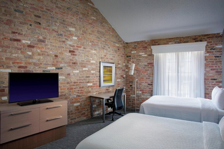 Room 12 of 28