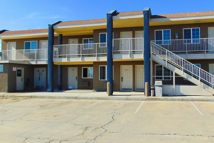 Corcoran Country Inn