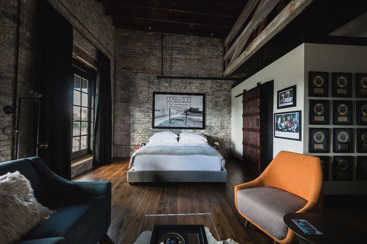 Room 16 of 74