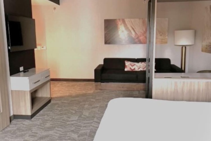 Room 16 of 25