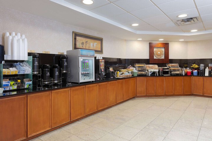 Breakfast/Coffee Service 32 of 34
