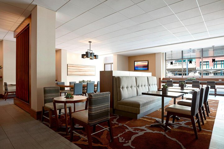 Lounge 88 of 105
