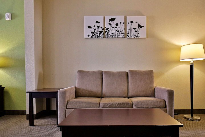 Room 51 of 103