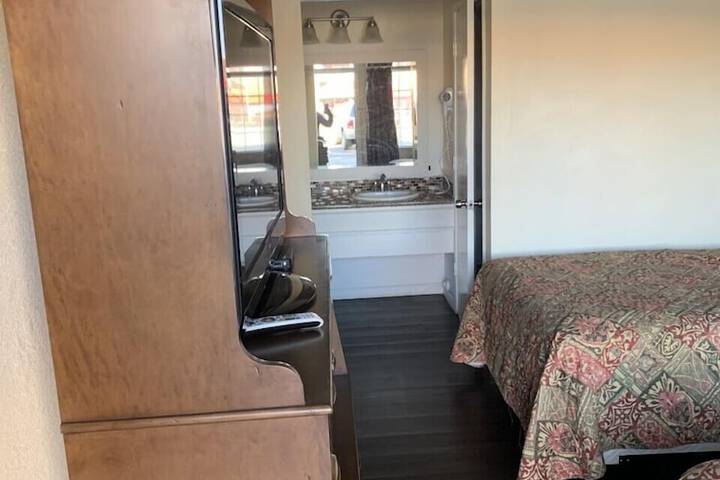 Room 12 of 34